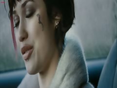 Olga Kurylenko – Hitman